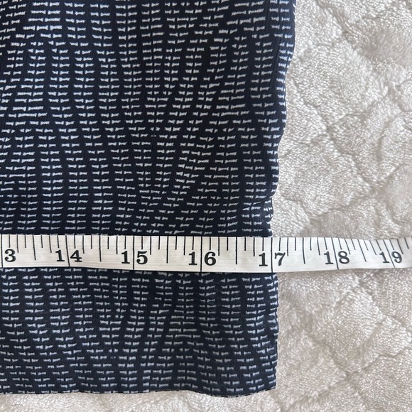 ⭐️ Derek Lam Collective Navy and White Layered Sleeveless Blouse Size 6 - Picture 11 of 13